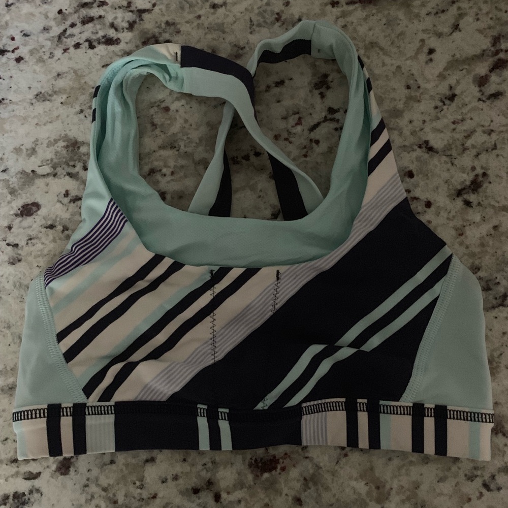 Lululemon sports bra